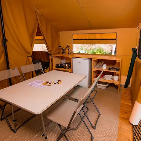 Onlycamp Les Peupliers Кемпинг Lepin-le-Lac