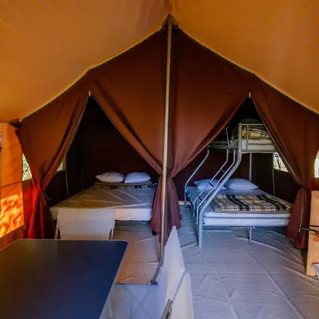 Onlycamp Les Peupliers * Lepin-le-Lac