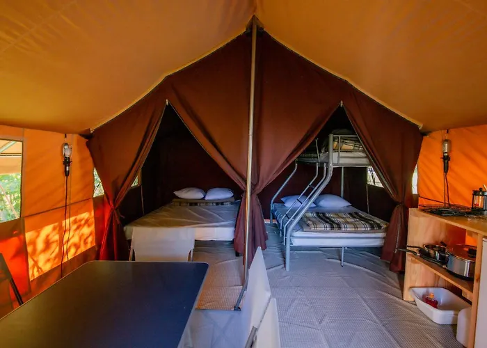 Onlycamp Les Peupliers * Lepin-le-Lac